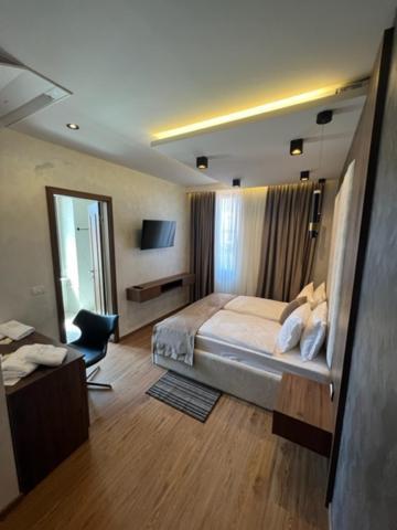Hotel Palace San Valentino Umag Exterior photo